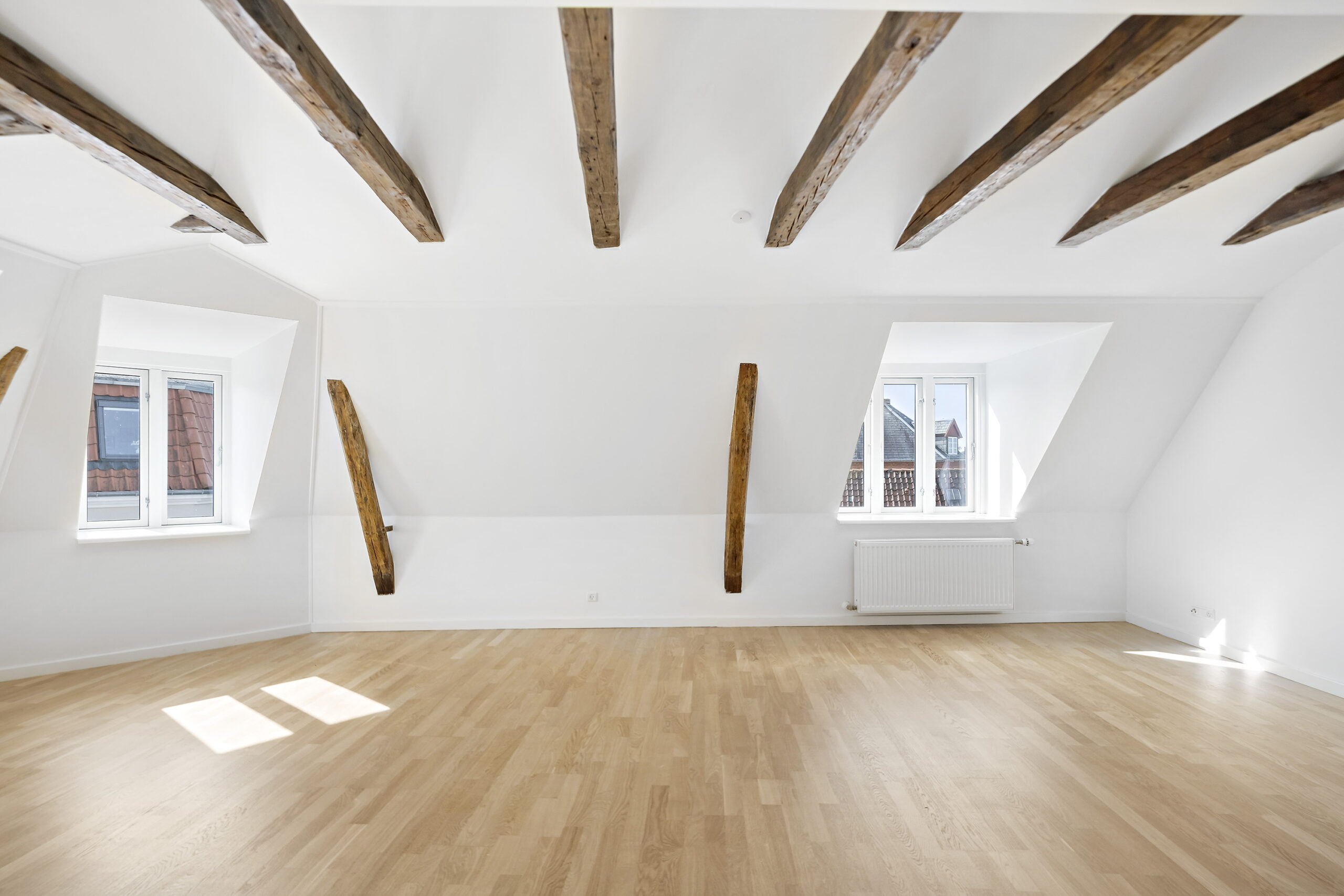 Lækker og lys lejlighed med adgang til fælles terrasse