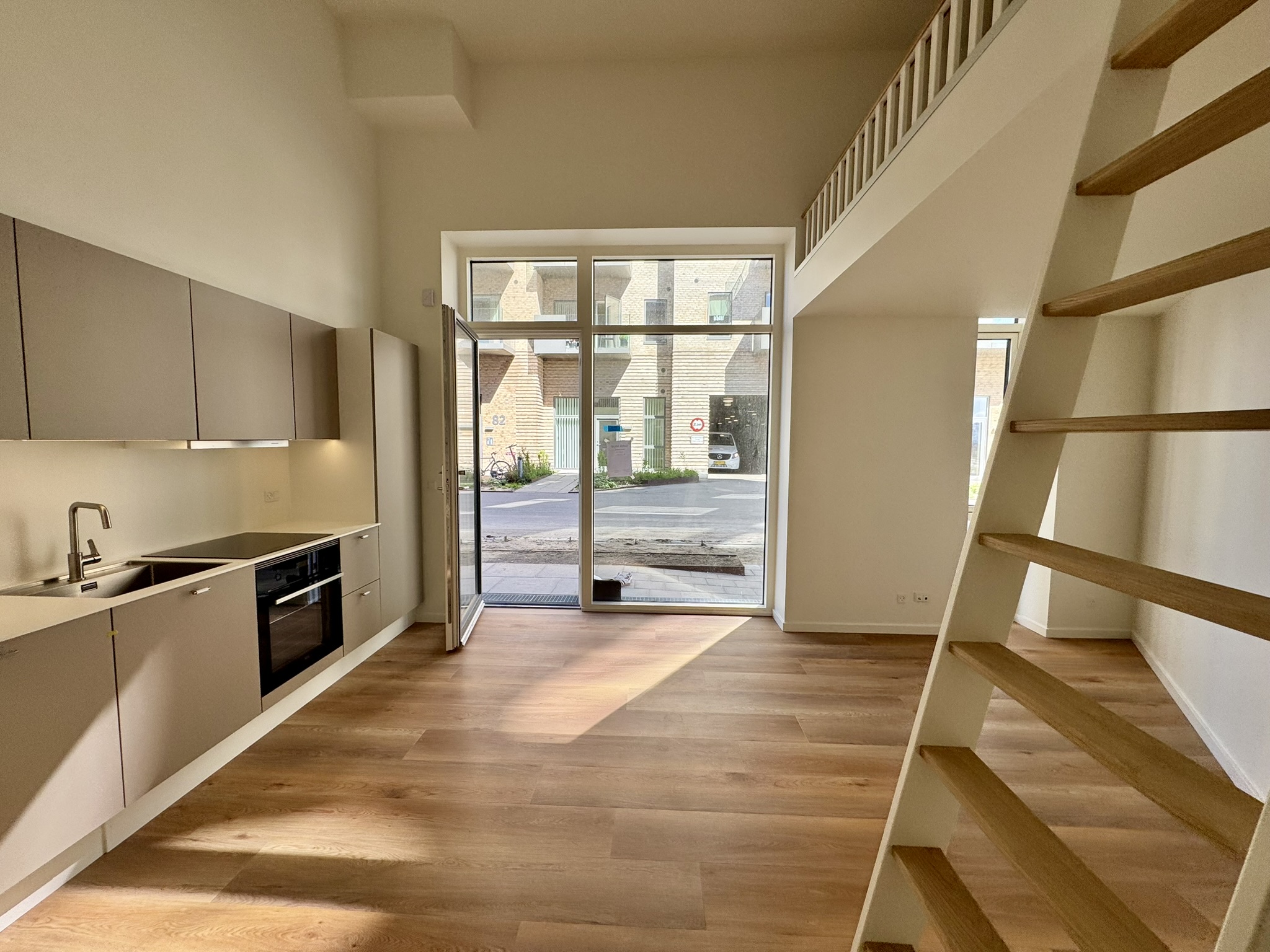 Lækker studio med stor hems og alt i hårde hvidevarer