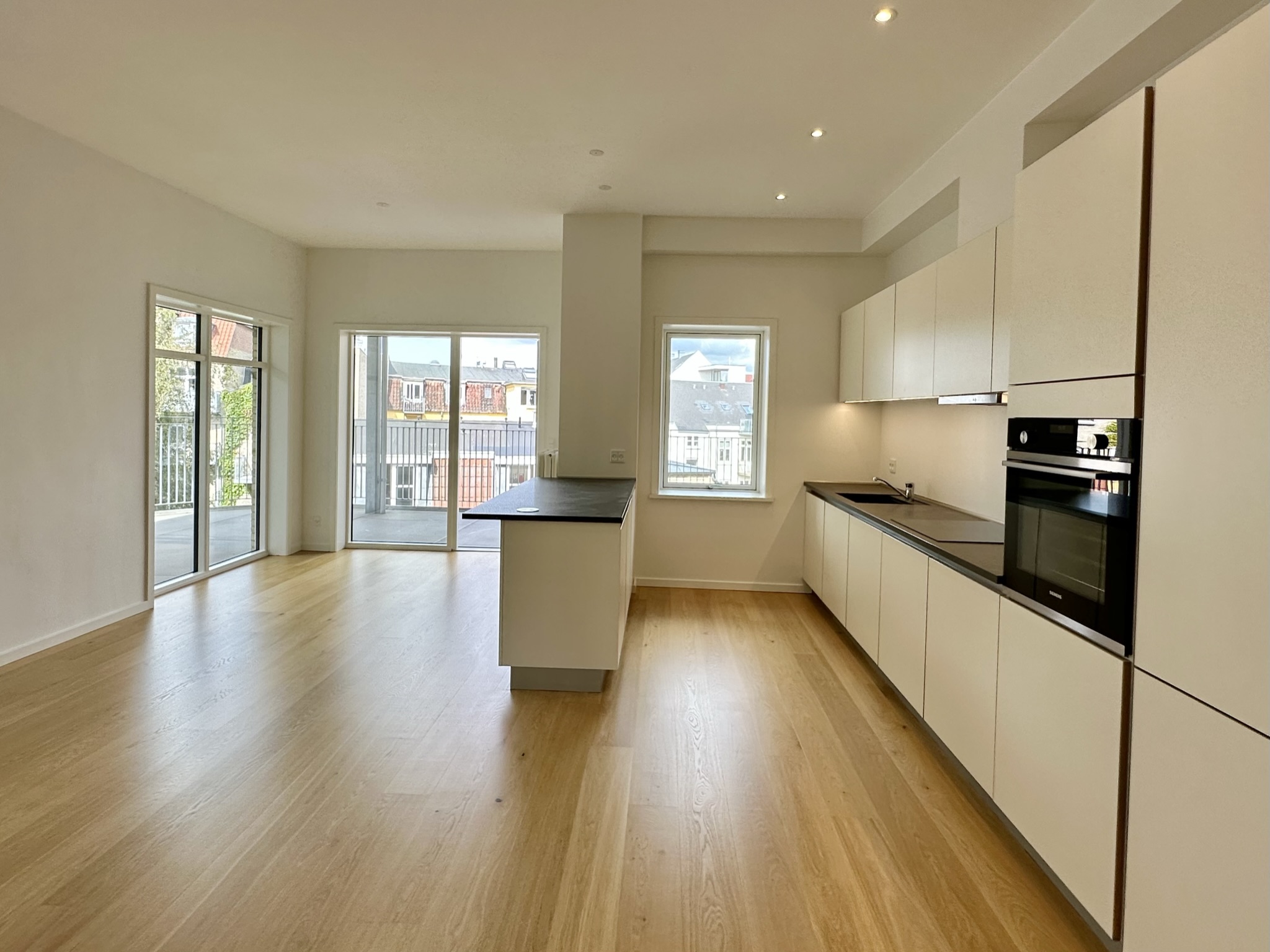 Smuk herskabslejlighed med stor altan – Elevator i ejendommen