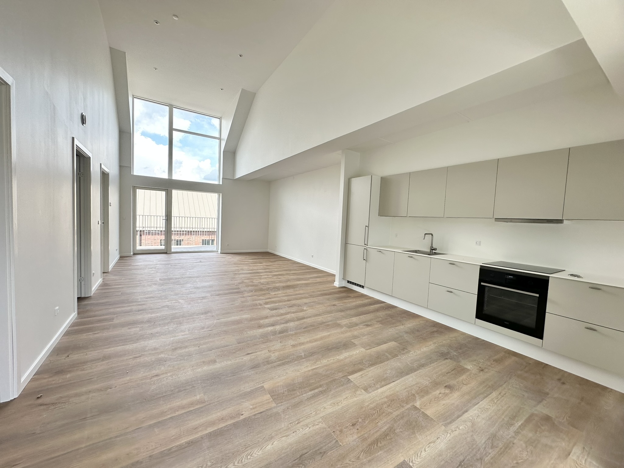 Lækker 3-værelses med loft til kip og skøn vestvendt altan