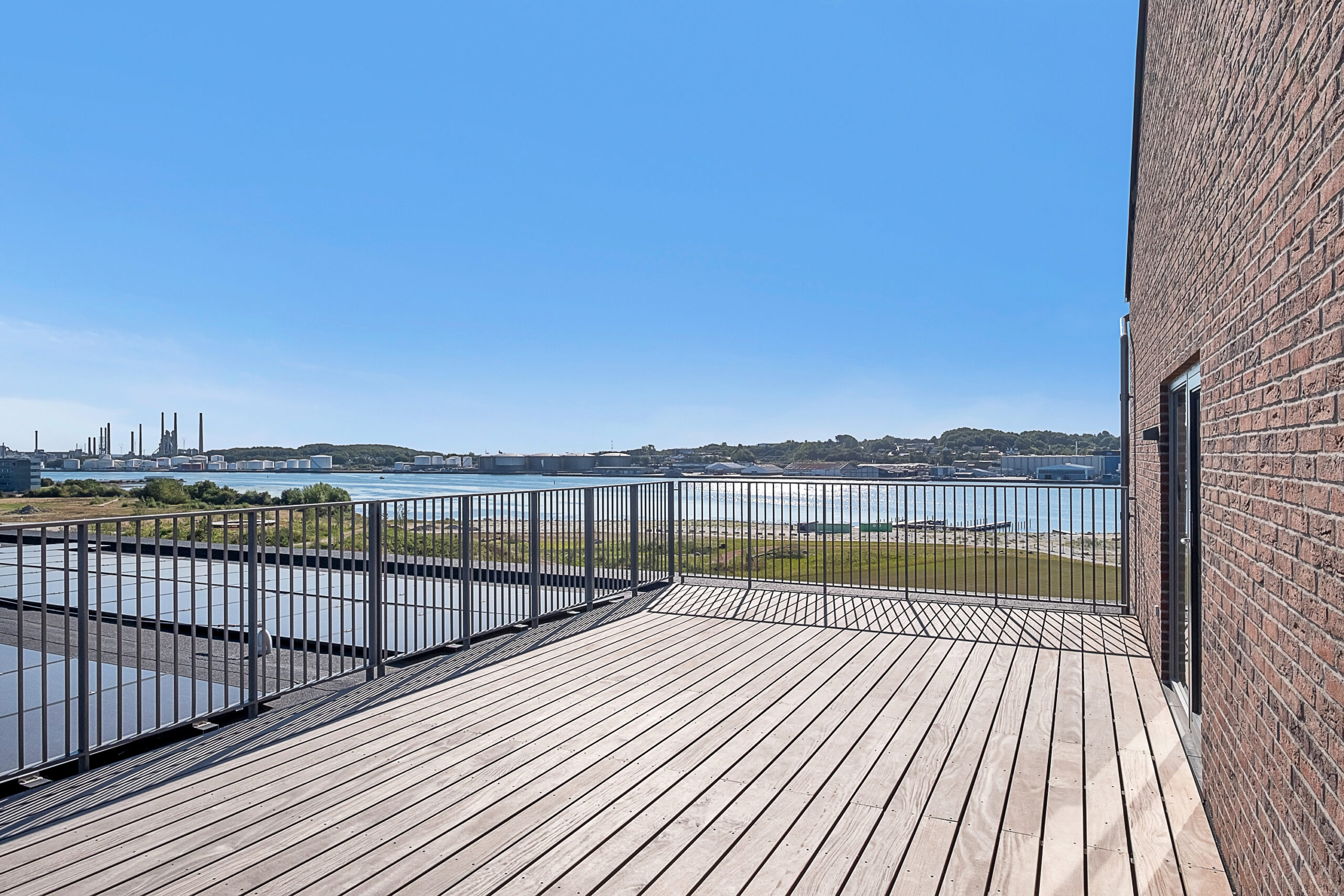Lækker penthouse med privat tagterrasse